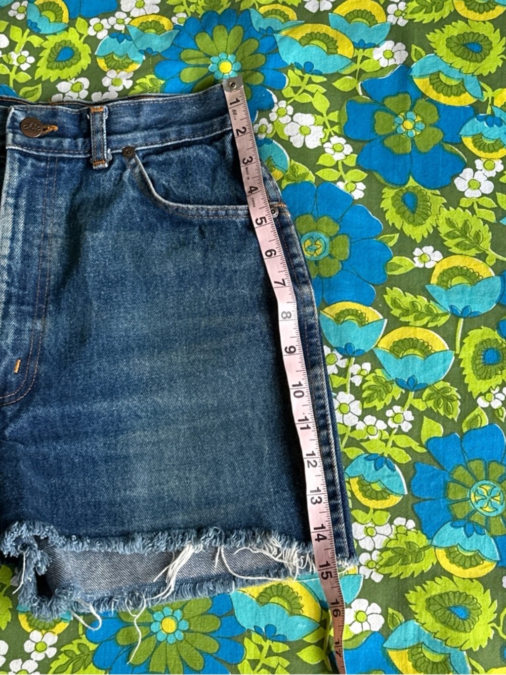 Vintage CHIC Denim 70s 80s Blue cut off Jean Shorts size 10 - Picture 8 of 16